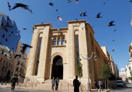 Lebanese policeman stand outside the parliament building in downtown Beirut, Lebanon October 17, 2017. REUTERS/Mohamed Azakir