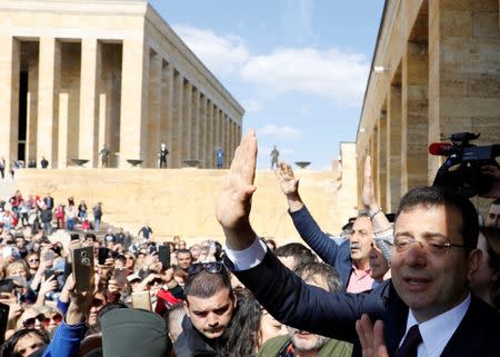 Ekrem Imamoglu, main opposition Republican People's Party (CHP) candidate for mayor of Istanbul, visits Anitkabir, the mausoleum of modern Turkey's founder Mustafa Kemal Ataturk, as he is flanked by his family members and supporters in Ankara, Turkey, April 2, 2019. REUTERS/Umit Bektas