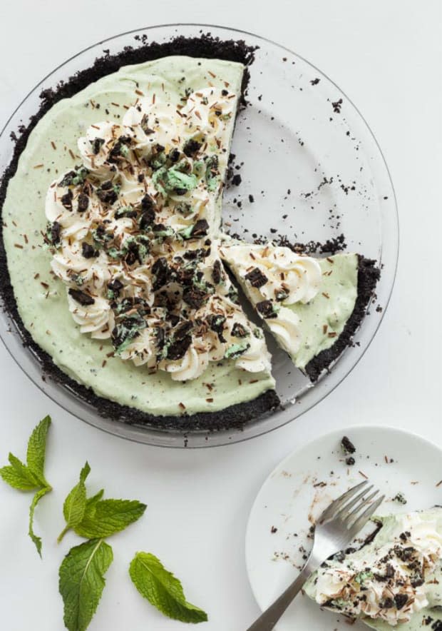 <p><a href="https://www.thereciperebel.com/grasshopper-pie-recipe-video/" rel="nofollow noopener" target="_blank" data-ylk="slk:The Recipe Rebel;elm:context_link;itc:0;sec:content-canvas" class="link ">The Recipe Rebel</a></p>