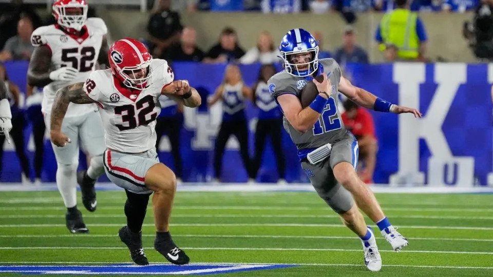 Kentucky quarterback Brock Vandagriff (12) runs the ball against Georgia on Saturday.