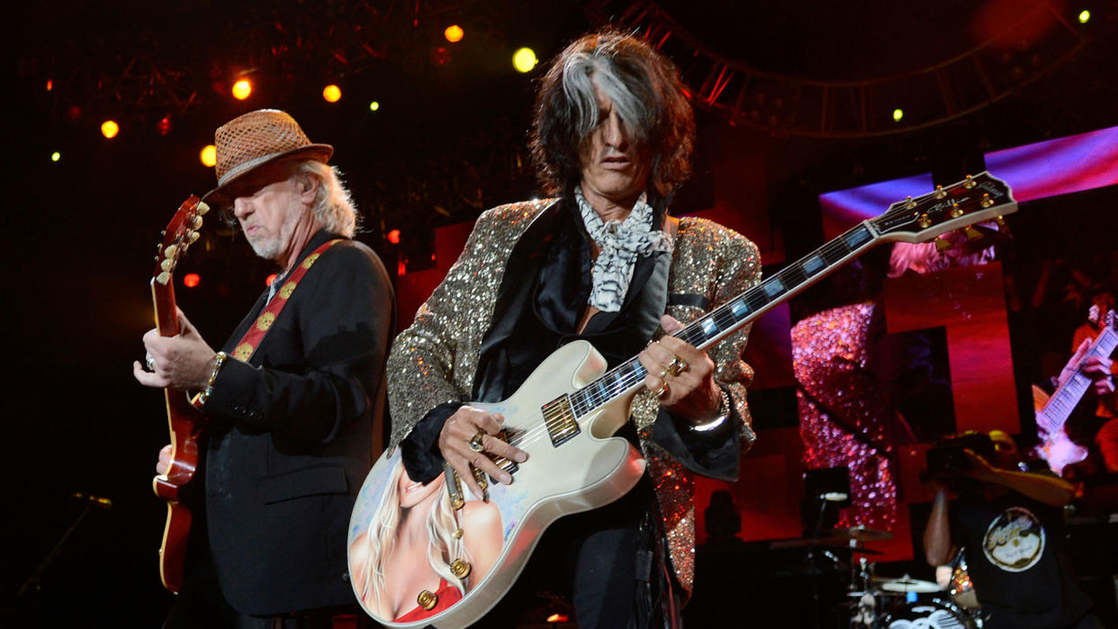  Brad Whitford (left) and Joe Perry perform onstage. 