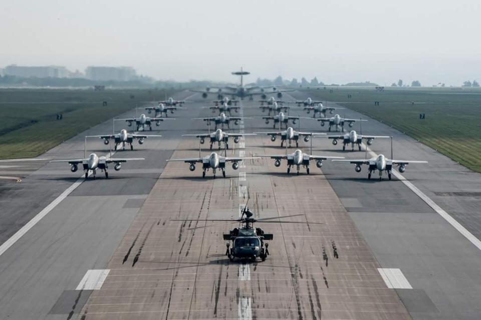 f 15 elephant walk