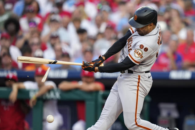 Unconventional manner, but Giants hold on to beat Phillies 4-3