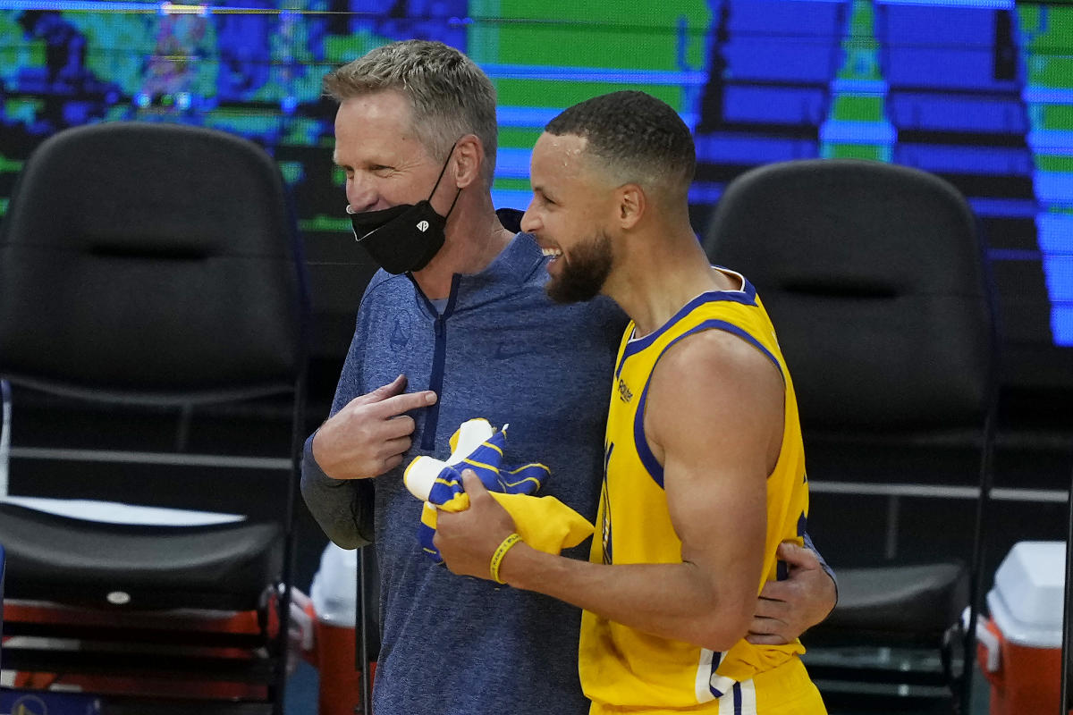 Warriors' Stephen Curry gives game jersey to Oakland nurse who wore his  jersey while caring for coronavirus patients