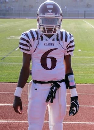 A look at the full Kearny uniform, including helmet — BeRecruited