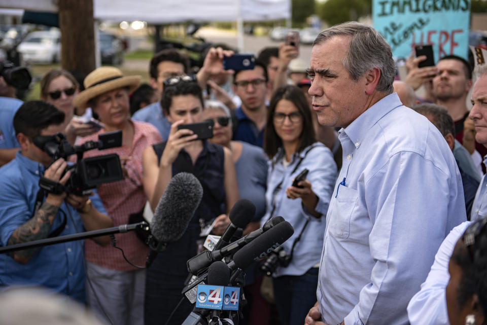 Senator Jeff Merkley&nbsp;(D-Ore.) speaks to members of the media outside a U.S. Border Patrol processing center in McAllen, Texas.&nbsp; (Photo: Sergio Flores/Bloomberg via Getty Images)