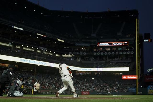 Giants rally for win over Cards in 10 innings to complete 3-game