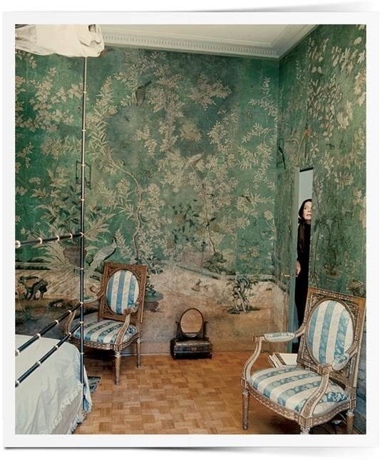 The photo, of socialite Pauline de Rothschild at home, that inspired the wallpaper used in Sharp Objects.