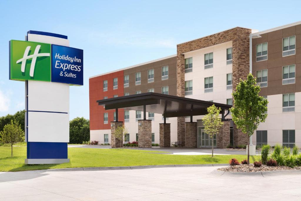 Lockhart will have a new Holiday Inn Express after the city council approved a multimillion dollar incentives package. There are 2,297 Holiday Inn Express locations in the United States as of January 2024.