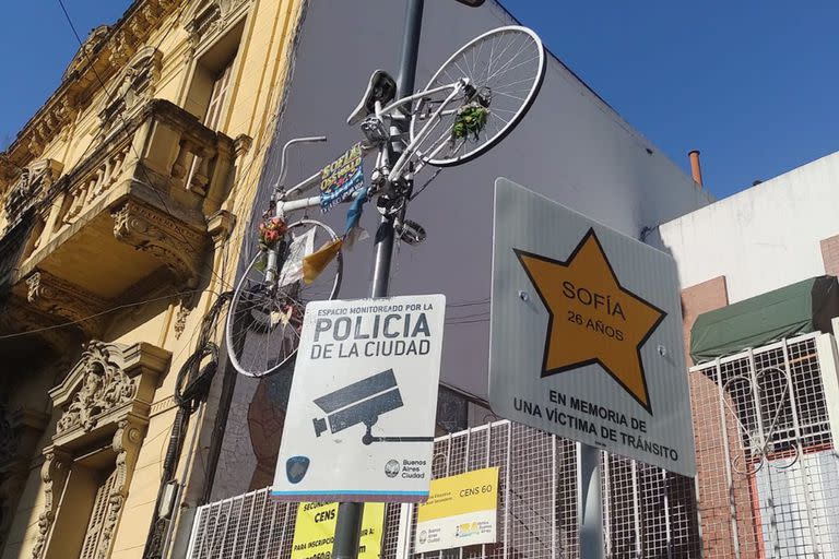 La bicicleta blanca que recuerda a Sofía