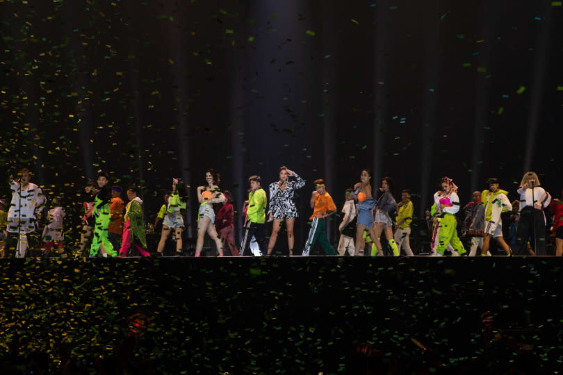   A-lin特別安排13歲的女兒黃喬毓在演唱〈Gentle Woman〉時，與49人舞團一起伴舞。（圖／宜辰整合行銷提供）  