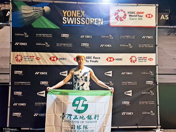 土銀羽球隊員林俊易勇奪2024年超級300瑞士公開賽男子單打金牌。