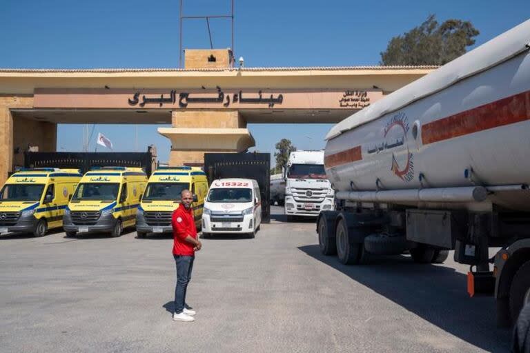 El cruce de Rafah, en la frontera entre Gaza y Egipto, ha sido una puerta de entrada de ayuda humanitaria y de salida de heridos