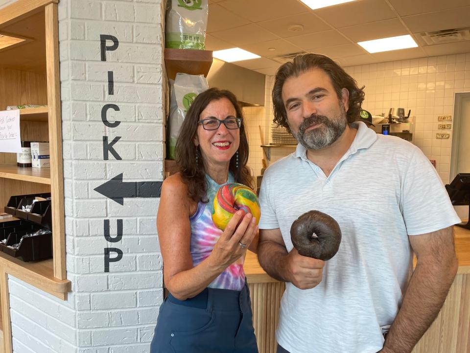 Lohud Food & Dining reporter Jeanne Muchnick meets Pete Voyiatzis, owner of Brooklyn Bagel (and some bagels).