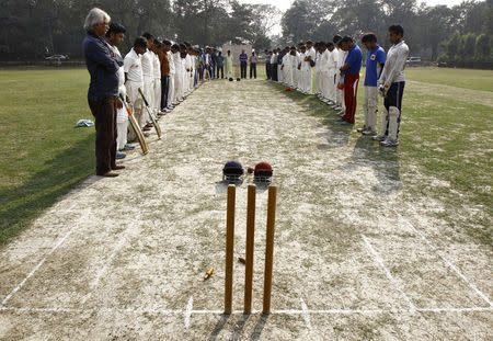 Members of two local cricket teams observe a moment of silence for Australian cricketer Phillip Hughes before their match in Kolkata November 27, 2014. REUTERS/Rupak De Chowdhuri