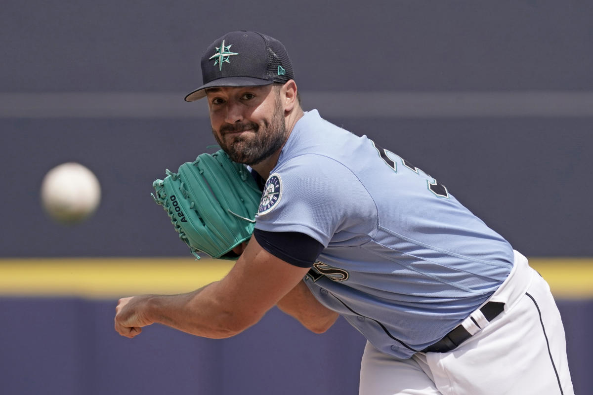 Seattle Mariners third baseman Kyle Seager wears a patch on his