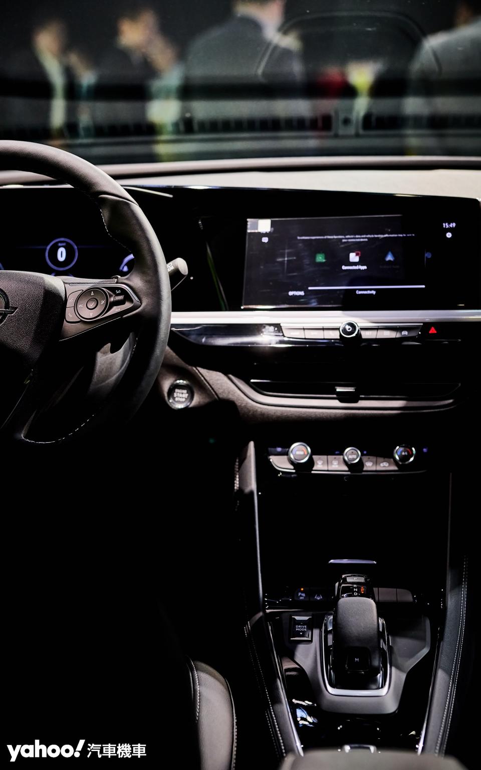 操作介面簡潔且有著一定程度的美觀與屬於Opel的德國設計風格。