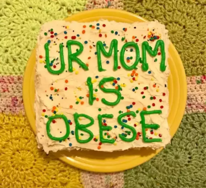 “Tu mamá es obesa”