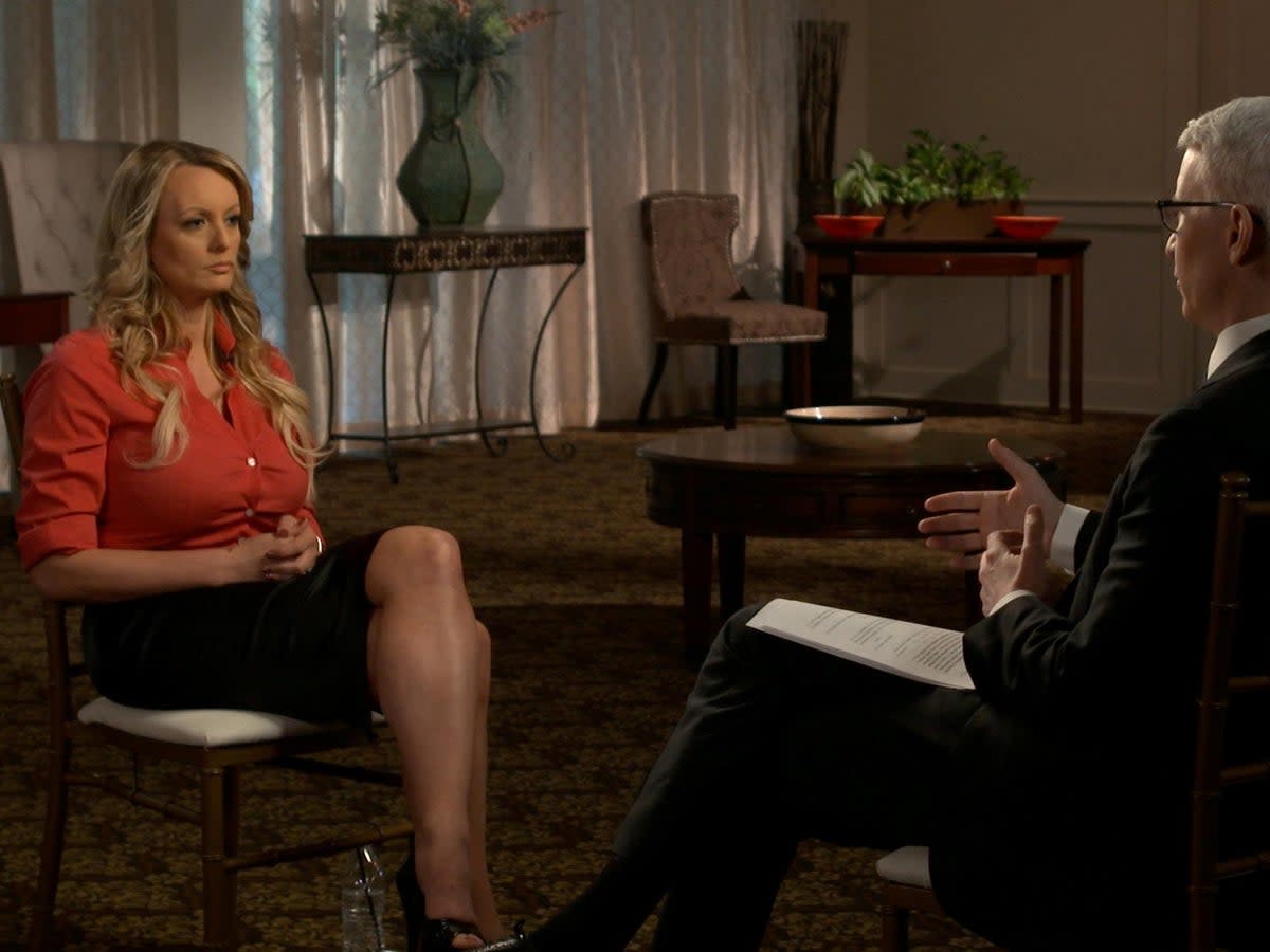  Stormy Daniels gives intimate account of affair with US President 