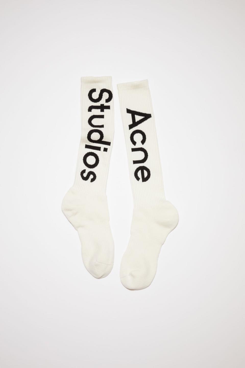 16) Logo-Jacquard Socks