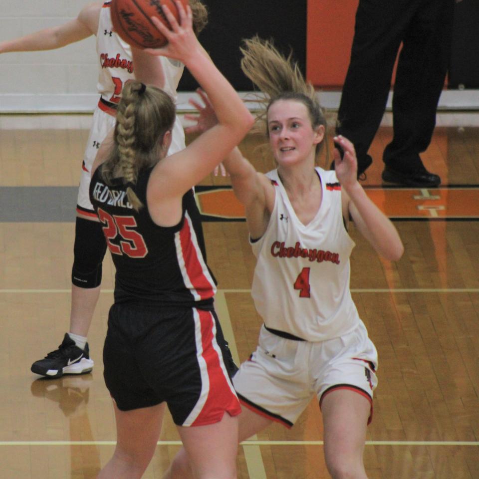 Cheboygan junior forward Bella Ecker (4) defends East Jordan's Izzy Boyer (25) during the first half on Monday.