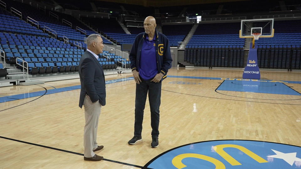 Correspondent Jim Axelrod with NBA legend Kareem Abdul-Jabbar. / Credit: CBS News