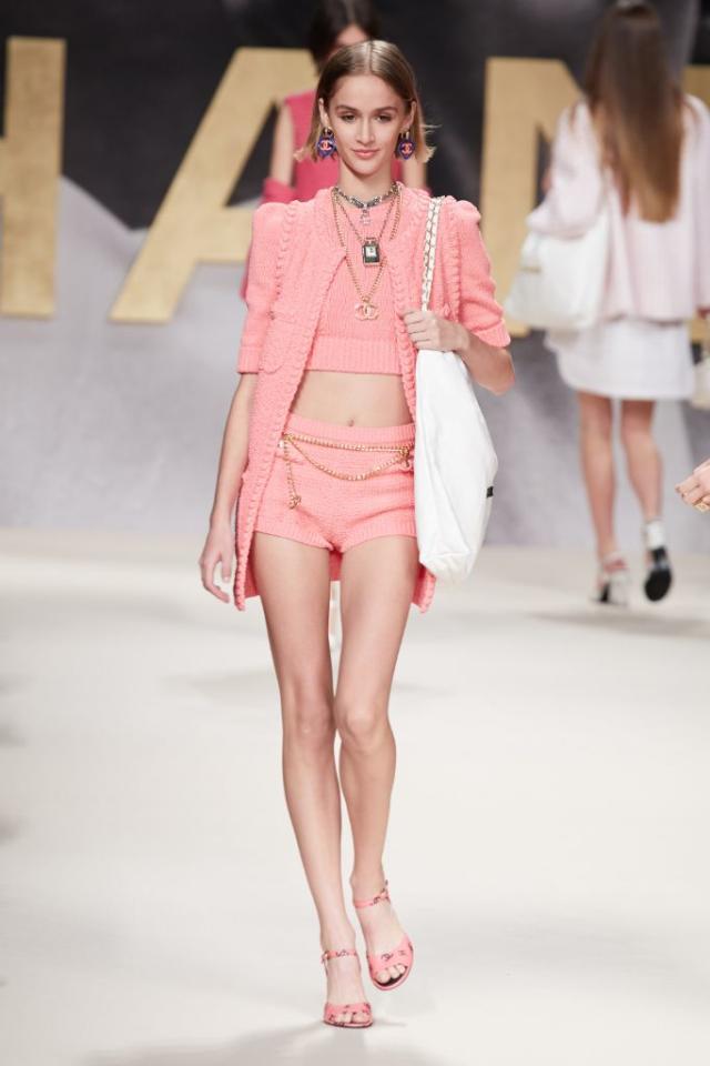 Chanel Spring/Summer 2022 Look 2  Swim fashion, Fashion, Runway