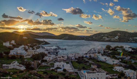 Ios's sunset benefits from a lack of selfie-sticks (Municipality of Ios)