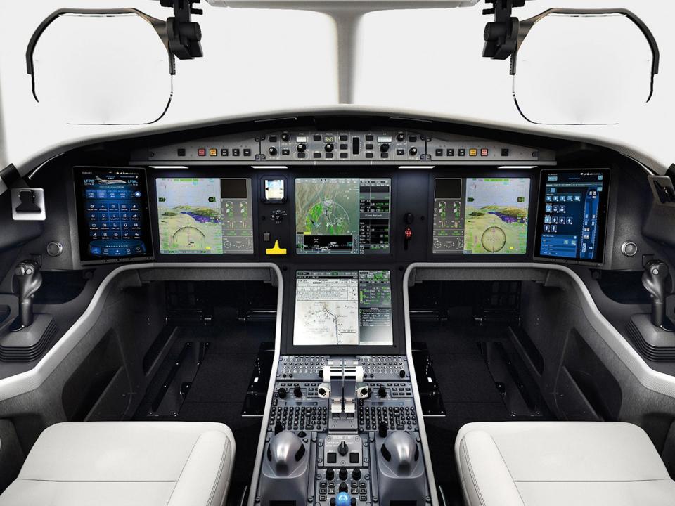 Falcon 6X cockpit.