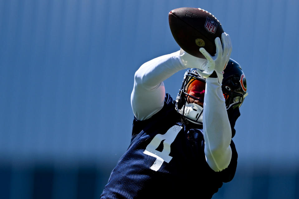 LAKE FOREST, ILLINOIS - JUNE 06: D'Andre Swift #4 of the Chicago Bears practices during the Chicago Bears mandatory minicamp at Halas Hall on June 06, 2024 in Lake Forest, Illinois. (Photo by Quinn Harris/Getty Images)