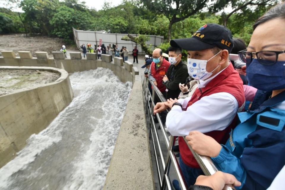 侯友宜視察五股成洲抽水站新建工程，關心防汛。