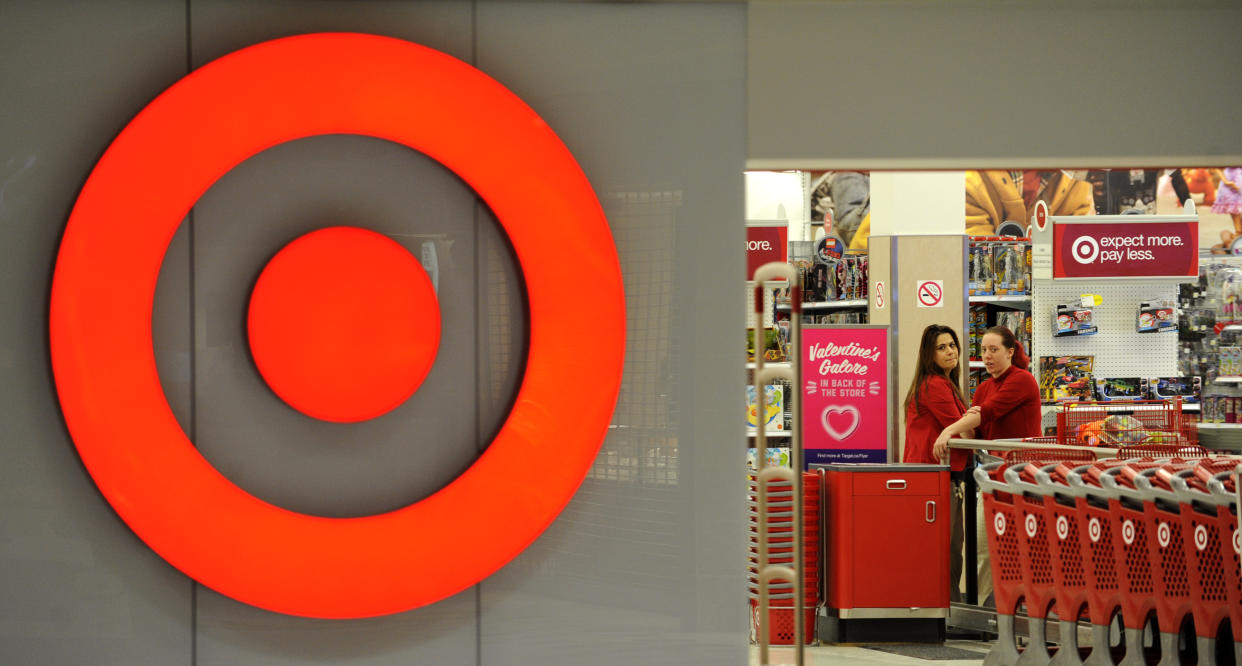 Empleadas de una tienda de Target. REUTERS/Dan Riedlhuber/Files