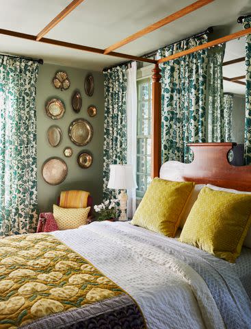 25 Ways to Decorate with Pillows on the Bed