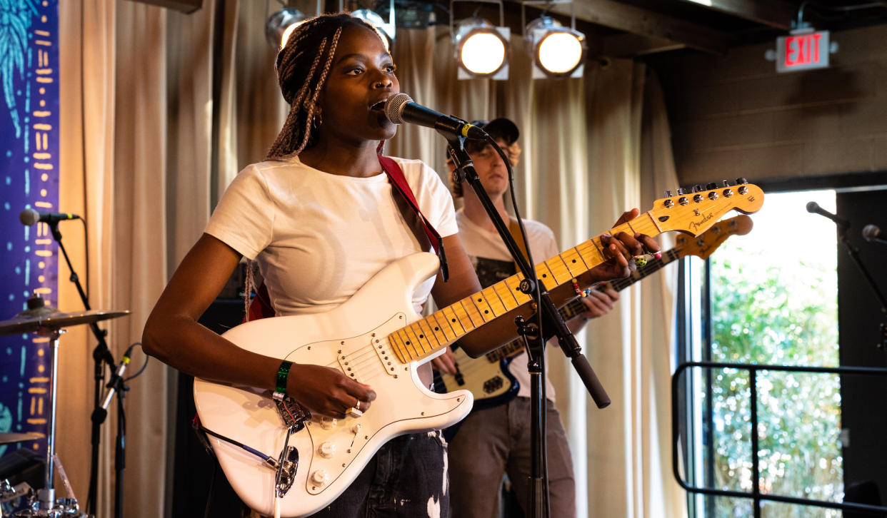  Hannah Jadagu performs at The Pershing in Austin, Texas on March 15, 2022 