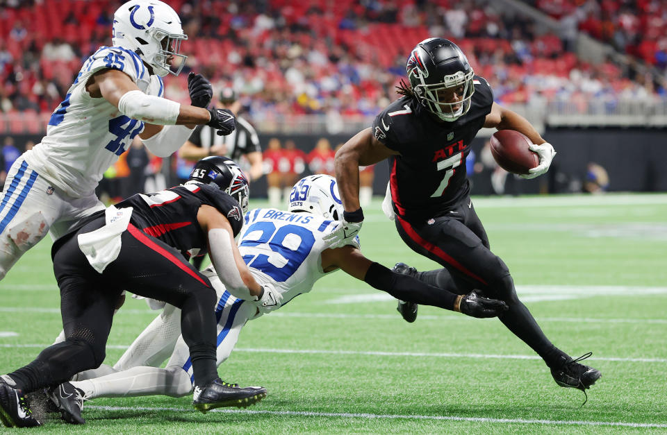 Bijan Robinson y los Atlanta Falcons se verán beneficiados de contar con un quarterback sólido en los controles. (Foto: Kevin C. Cox/Getty Images)