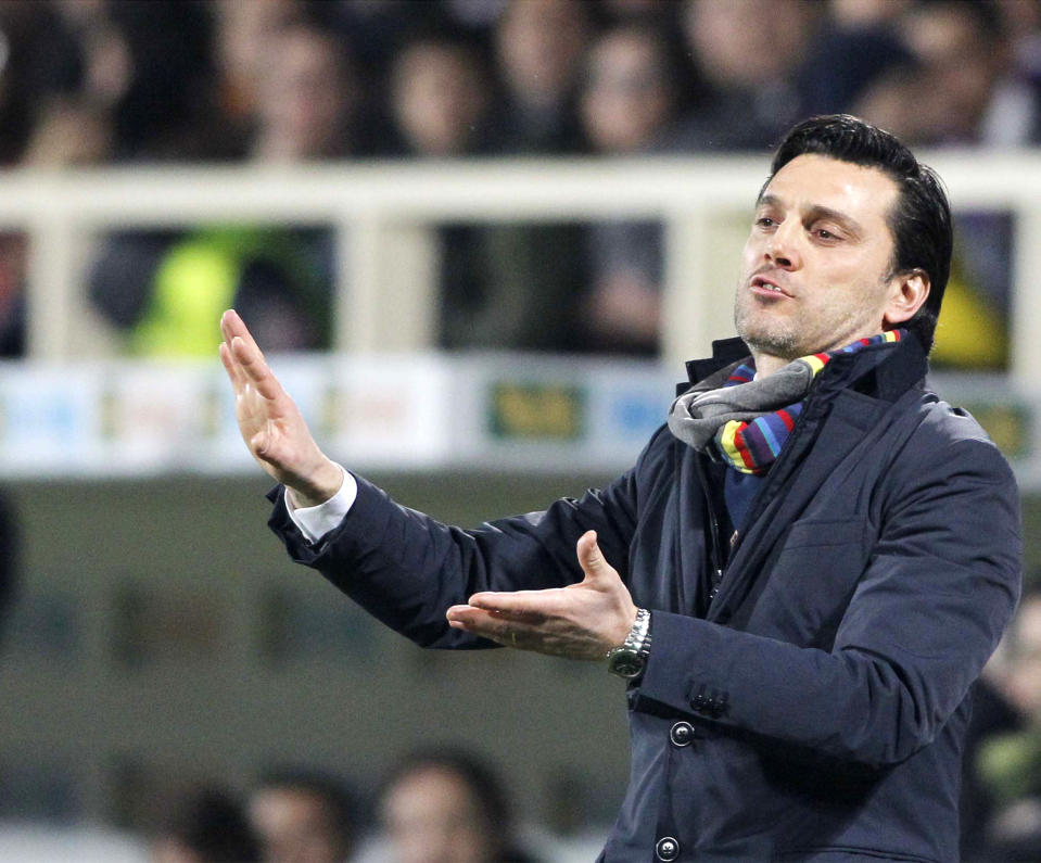 Fiorentina's coach Vincenzo Montella gives directions to his players during a Serie A soccer match between Fiorentina and Inter Milan, at the Artemio Franchi stadium in Florence, Italy, Saturday, Feb. 15, 2014. (AP Photo/Fabrizio Giovannozzi)