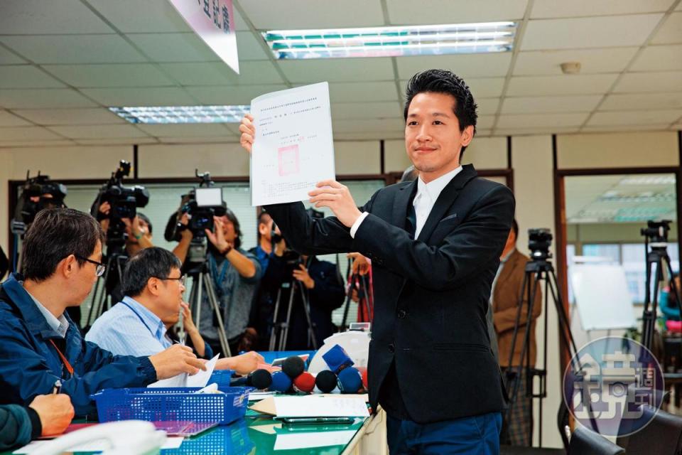 民進黨提名即將卸任的台北市議員何志偉參選北市立委補選。