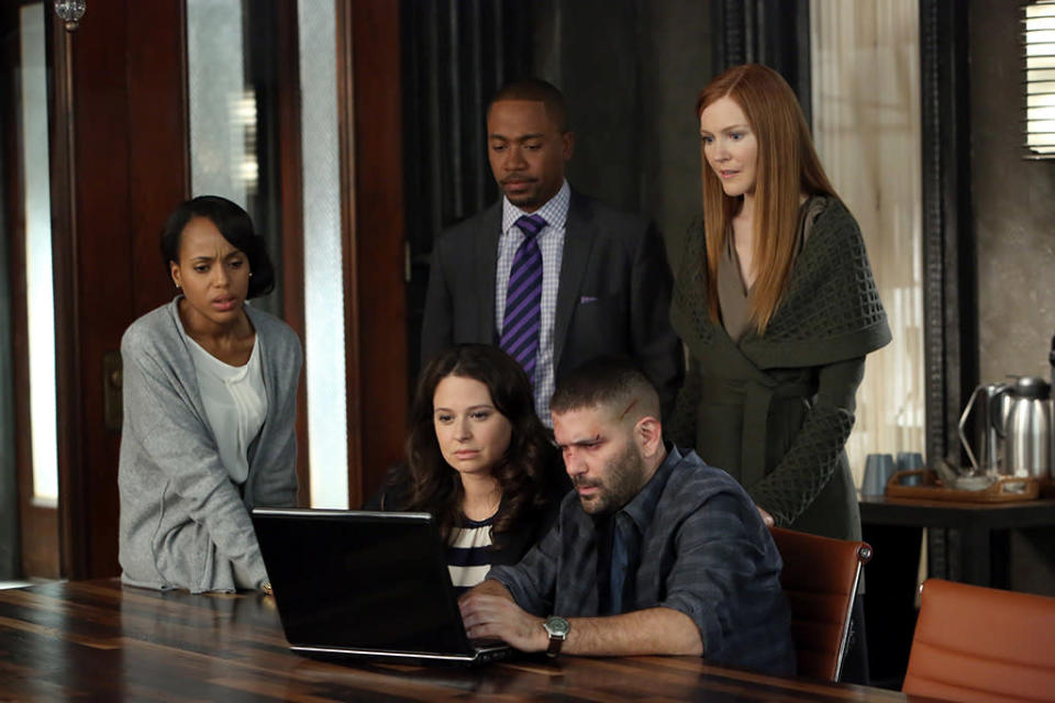 "Scandal" -- "Truth or Consequences" KERRY WASHINGTON, KATIE LOWES, COLUMBUS SHORT, GUILLERMO DIAZ, DARBY STANCHFIELD