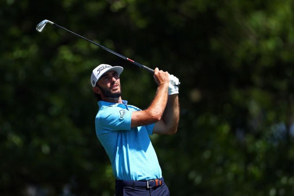 Max Homa watches his tee shot at No. 4 on Sunday.