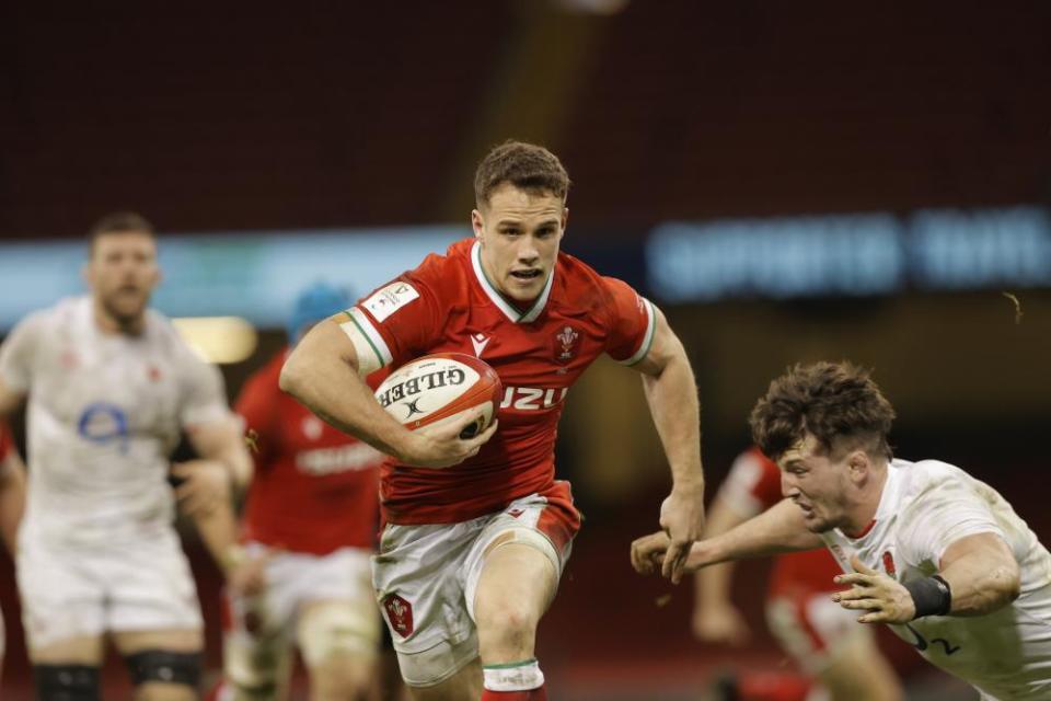 Keiran Hardy runs through to score his side’s third try