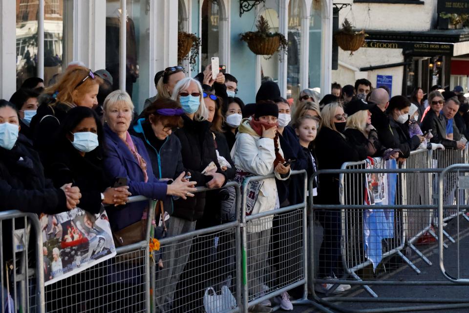 People gather outside Windsor Castle, despite restrictions