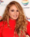 <p>Paulina Rubio se robó el show en un evento benéfico que la estrella de la música Cyndi Lauper ofreció en Nueva York, y allí lució un vestido rojo a su llegada y un sexy leotardo en el escenario. Pero fue su manicure dorado el que hizo que todos miraran sus manos/Getty Images </p>