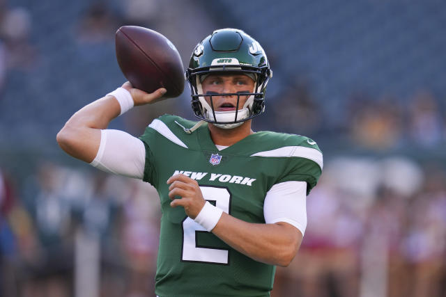 Jets QB Zach Wilson limps off, goes to locker room after going down  awkwardly on run