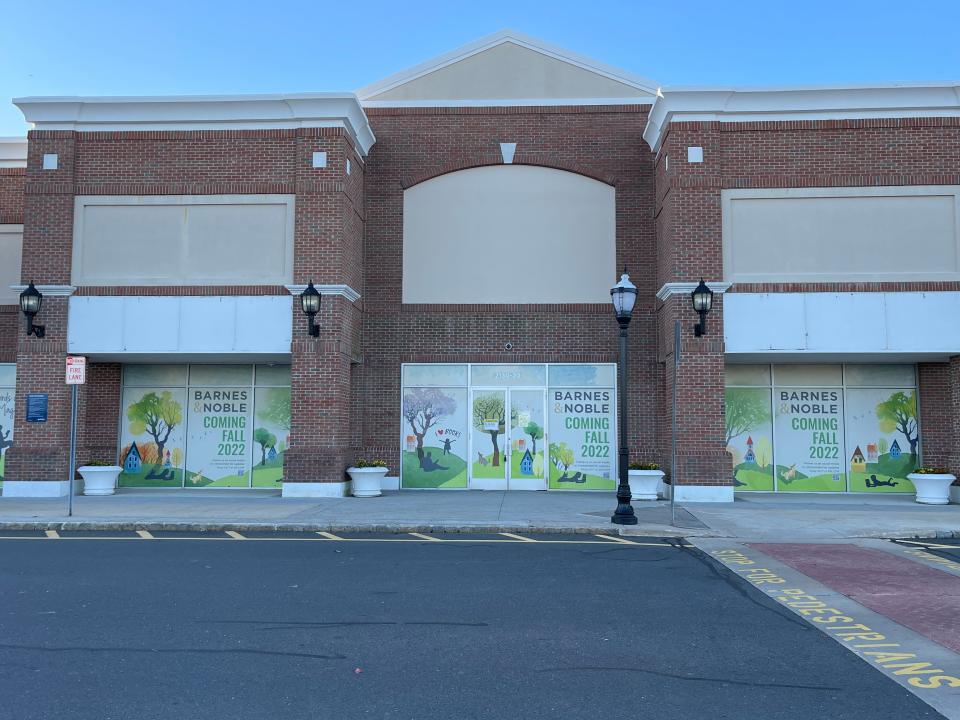 Barnes & Noble is moving into the former Modell’s Sporting Goods store at the Commons at Holmdel shopping center on Route 35.