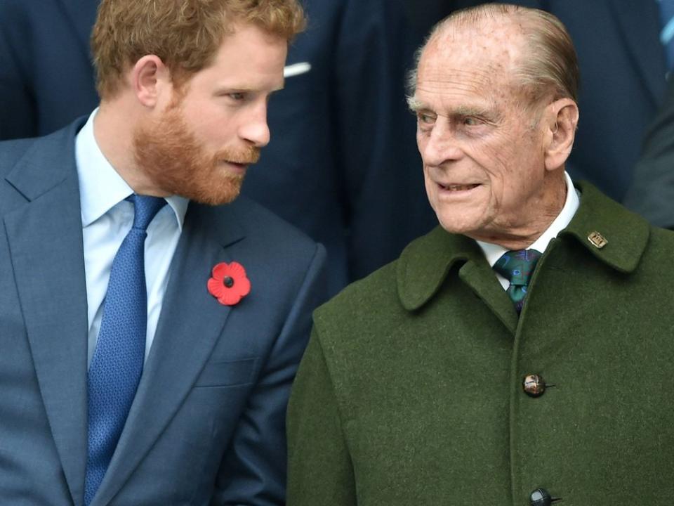 Prinz Harry mit seinem Großvater Prinz Philip bei einem gemeinsamen Auftritt. (Bild: imago/i Images)