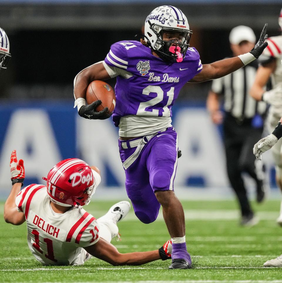 Ben Davis Giants running back Alijah Price (21) rushes up the field Saturday, Nov. 25, 2023, during the IHSAA Class 6A football state championship game at Lucas Oil Stadium in Indianapolis. The Ben Davis Giants defeated the Crown Point Bulldogs, 38-10.