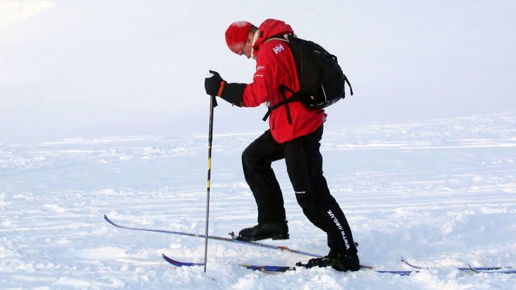 <span class="article__caption">Prince Harry during his ill-fated 2011 expedition to Antarctica. </span> (Photo: David Cheskin – PA Images / Getty Images)