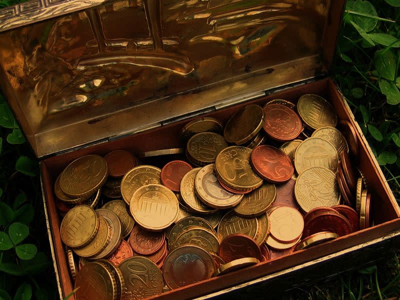 夫妻搬入新家竟在暗櫃裡挖出舊硬幣，讓他們相當驚喜。（示意圖，非當事照／翻攝自pixabay）