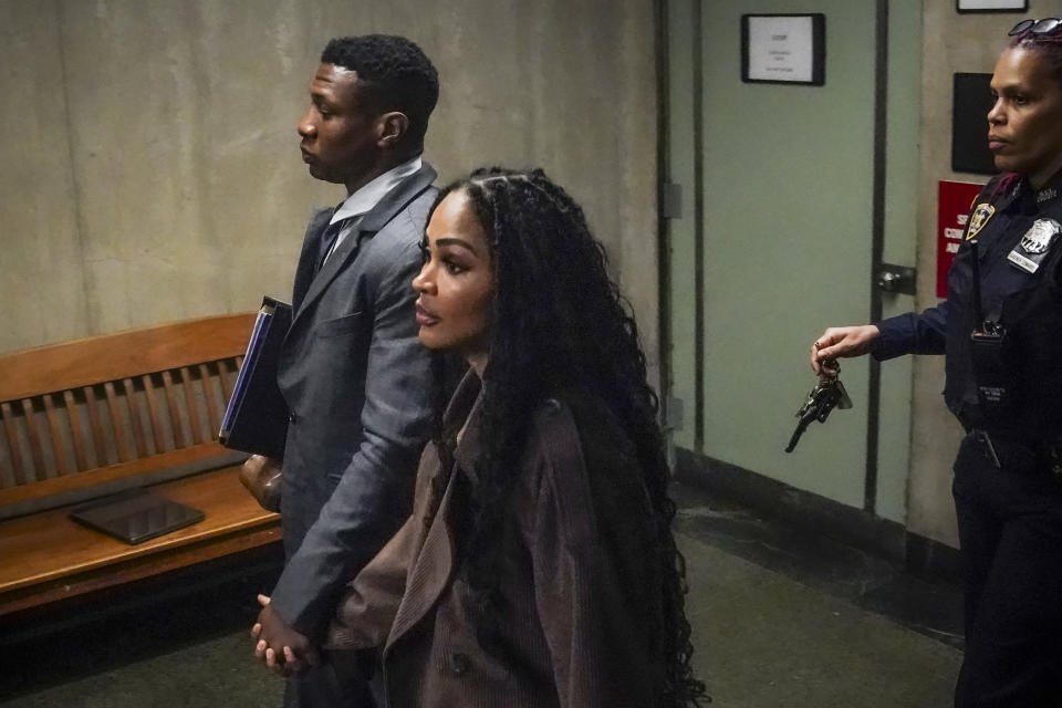 Jonathan Majors, left, leaves the courtroom, during a lunch break in his domestic assault trial, Tuesday, Dec. 5, 2023, in New York. (AP Photo/Bebeto Matthews)