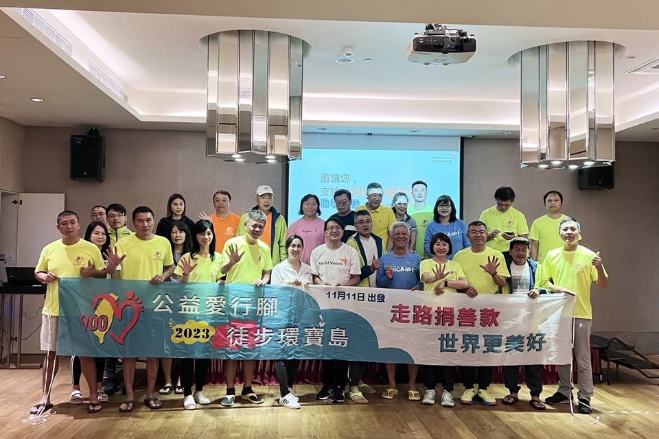 「公益愛行腳，徒步環寶島」隊伍透過徒步環島方式，匯聚民眾愛心為公益募款，15日抵達臺東。